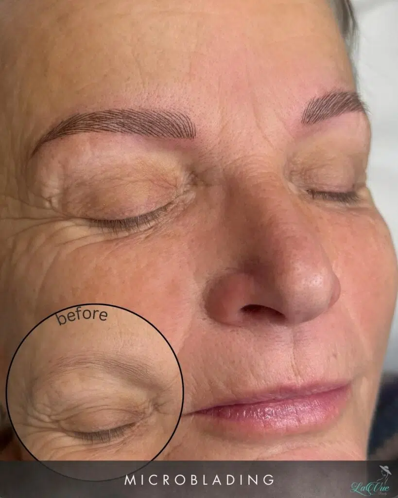 Frau mit geschlossenen Augen auf einer Behandlungsliege von Lavuebeauty Bern. Man sieht ein Vorher und Nachher Bild Microblading Behandlung